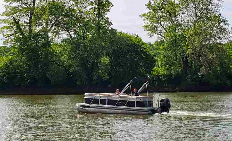 Dan and Lori Crest Pontoon